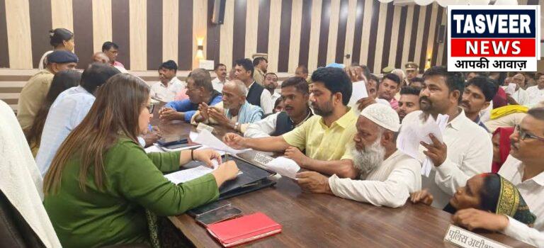 डीएम व एसपी ने तहसील करनैलगंज में आयोजित सम्पूर्ण समाधान दिवस में फरियादियों की सुनी समस्याए