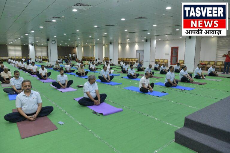 उच्च न्यायालय के विधि म्यूजियम हाल में योगाभ्यास कार्यक्रम का हुआ आयोजन