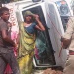 हरदोई में अनियंत्रित पिकअप पलटी, मां बेटी सहित चार घायल