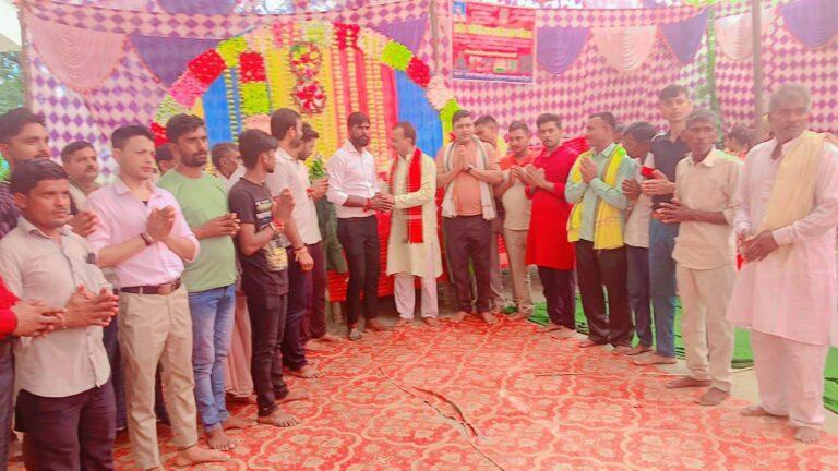 गहवरा मे साप्ताहिक कथा शुरू प्रथम दिन में सैकड़ो भक्त जनों की रही भीड़