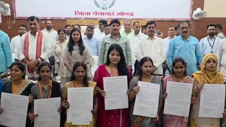 गोंडा- बाल विकास सेवा एवं पुष्टाहार विभाग में जिले की नव चयनित 37 मुख्य सेविकाओं को मिला नियुक्ति पत्र ,खिले चेहरे