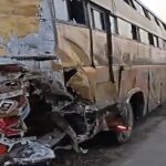 मथुरा एक्सप्रेस-वे पर बड़ा हादसा: बस से बाथरूम करने के लिए उतरे यात्रियों को कंटेनर ने कुचला, 6 की मौत – एक गंभीर घायल