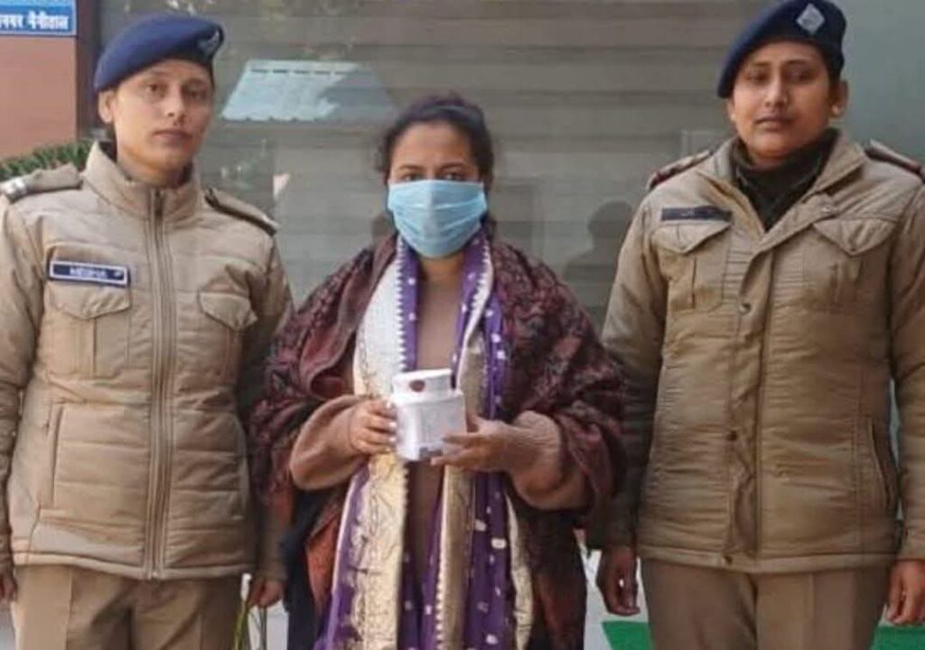 नैनीताल की शुभांगी निकली शातिर चोरनी शादी में चुराए 7 लाख के गहने पुलिस ने धरा