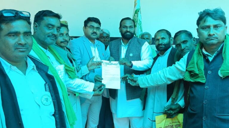 भारतीय किसान यूनियन (टिकैत) ने राष्ट्रपति को सम्बोधित ज्ञापन एसडीएम तिलहर को सौंपा