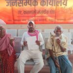 आयुष्मान कार्ड से आंख का इलाज न होने पर 80 साल के बुजुर्ग दम्पति गुहार लगाने पहुंचे प्रधानमंत्री कार्यालय वाराणसी भेलूपुर_देश के लाखों बुजुर्गो की समस्या के समाधान हेतु आयुष्मान कार्ड में संसोधन की मांग को लेकर संसद भवन नई दिल्ली भी जा सकते हैं समाज सेवी सुबेदार यादव