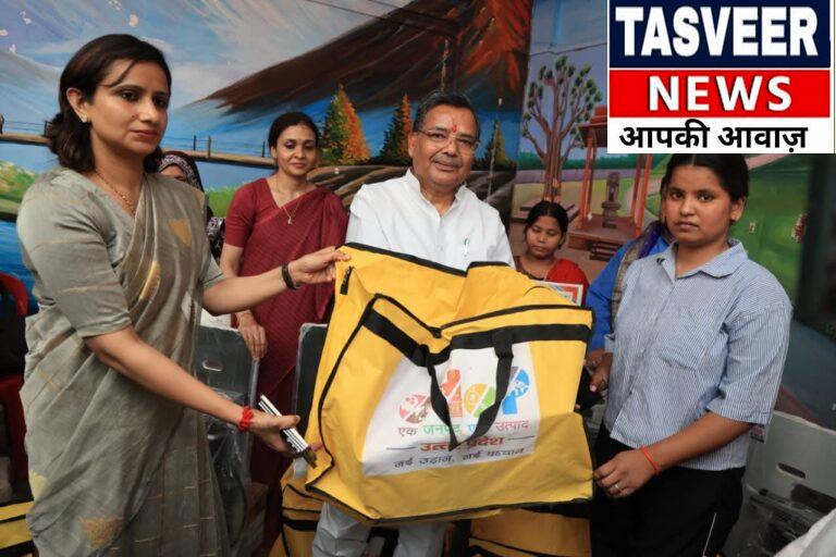 पर्यटन व संस्कृति मंत्री ने कृषकों को ट्रैक्टर व रोटावेटर किए प्रदान