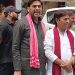 चाचूपुर जाने से पहले सपा प्रतिनिधिमंडल को पुलिस ने रोका, प्रदेश नेतृत्व के निर्देश पर परिजनों से मिलने जा रहे थे नेता