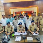 उन्नाव शहर में आतंक का पर्याय बने चेन स्नेचर्स के गिरोह का पुलिस ने बड़ा पर्दाफाश किया है। कोतवाली सदर पुलिस, स्वाट और सर्विलांस टीम ने संयुक्त कार्रवाई करते हुए चेन लूटने वाले तीन शातिर बदमाशों को दबोच लिया है।