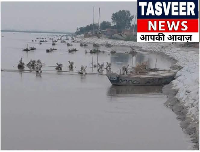 गंगा की विनाशलीला से उजड़ रहा मड़ैया गांव, करोड़ों की बाढ़ सुरक्षा योजना ध्वस्त! गरीब किसानों के आशियाने नदी में समाए, क्या प्रशासन किसी बड़े हादसे का इंतजार कर रहा है?