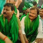 गंगा-जमुना तहज़ीब की मिसाल पेश करते हुए दरगाह पर चादरपोशी
