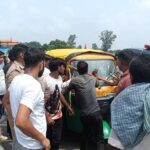ई-बाइक की टक्कर से गई ग्रामीण की जान, मौत की खबर पर मचा बवाल—टेंपो में तोड़फोड़ से हाईवे पर तनाव