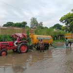 कायमगंज नगर पालिका की खुली पोल: बारिश में सड़क बनी तालाब, मशीन लगाकर निकाला पानी