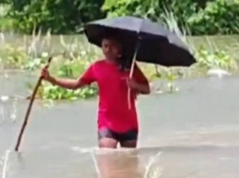 गंगा का रौद्र रूप! खतरे के निशान पर पहुंची नदी, तीन मकान समाए; गांवों में दहशत, स्कूल पर भी मंडराया संकट