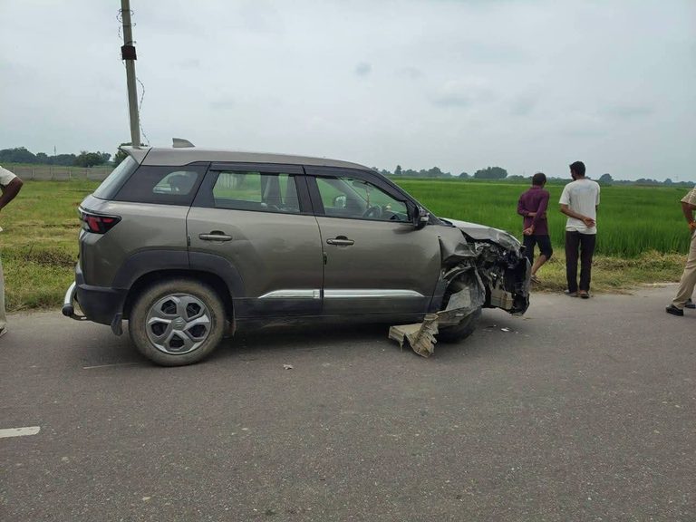रक्षाबंधन की खुशियों पर सड़क हादसे का कहर, घर लौट रहे ऑटो को तेज रफ्तार कार ने मारी टक्कर, 3 घायल
