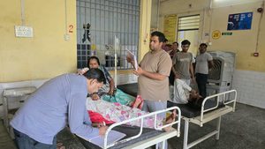 राखी बंधवाने निकला परिवार बना सड़क हादसे का शिकार, तेज रफ्तार स्विफ्ट ने मारी टक्कर; दंपती समेत बेटी घायल