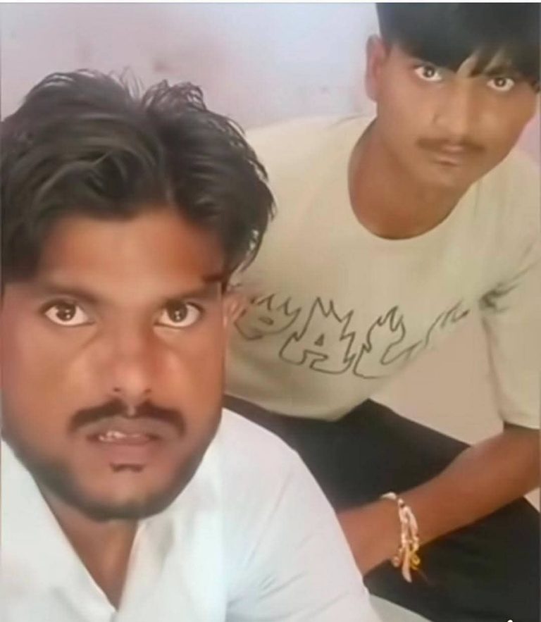 लाइब्रेरी जाती छात्रा को छेड़ रहे थे मनचले, बहनों ने बिछाया ऐसा जाल कि बाइक से पहुंचे दोनों युवक पुलिस के हत्थे चढ़े