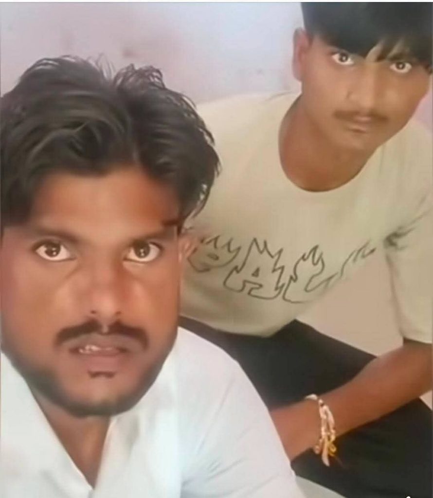 लाइब्रेरी जाती छात्रा को छेड़ रहे थे मनचले, बहनों ने बिछाया ऐसा जाल कि बाइक से पहुंचे दोनों युवक पुलिस के हत्थे चढ़े