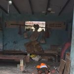 यात्रियों का प्रतीक्षालय बना बाबा का डेरा! गंदगी-कबाड़ के बीच कब्जा, सड़क किनारे बसों का इंतजार करने को मजबूर यात्री