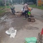 खबर का असर: कायमगंज मार्ग का ‘जानलेवा गड्ढा’ हुआ साफ, PWD ने भरी मौत की खाई—राहगीरों ने ली राहत की सांस!
