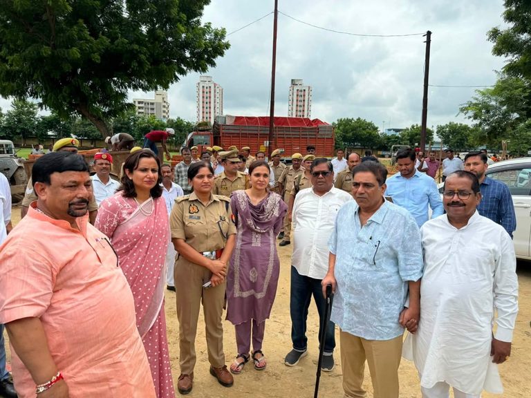 सीएम योगी के आगमन से पहले पुलिस लाइन में गरजी तैयारियों की रफ्तार, अफसरों ने परखी हर व्यवस्था!