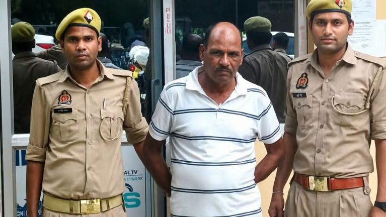 मां को बचाने दौड़ा फौजी बेटा, पिता की रिवॉल्वर से निकली गोली!