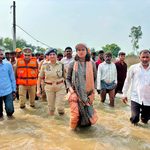 गंगा के बढ़ते जलस्तर ने मचाई हलचल, समेचीपुर चितार में फंसे 32 लोगों को किया रेस्क्यू