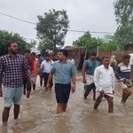 गंगा ने दिखाया रौद्र रूप, बाढ़ में फंसे 32 लोगों को सुरक्षित निकाला