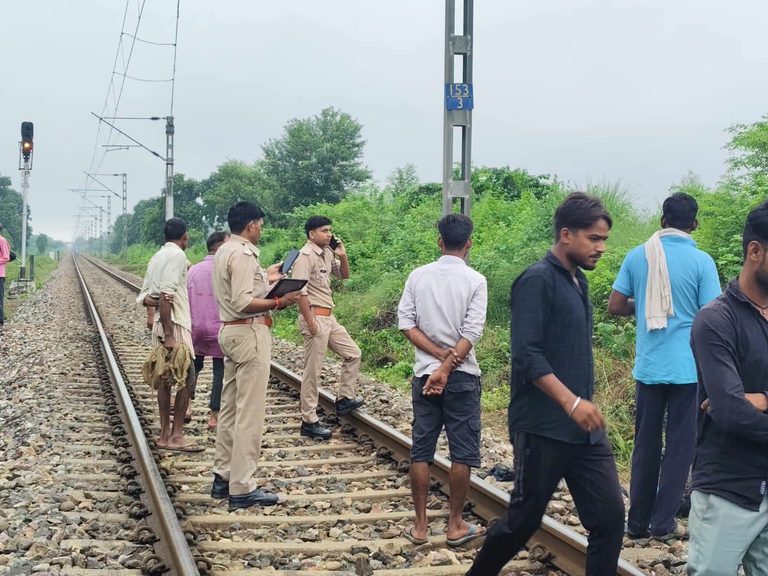 रात घर में सोया था करन, सुबह रेलवे पटरी पर मिली लाश—ट्रेन की चपेट में आकर दर्दनाक मौत!