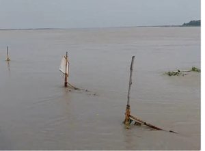 बाढ़ का पानी उतरा, मगर दर्द नहीं! हाईवे खुला तो गांवों में अब भी जिंदगी बेहाल