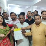 यूपीआई पर 0.4% शुल्क ने बढ़ाई व्यापारियों की चिंता, डीएम कार्यालय पहुंचकर सौंपा ज्ञापन
