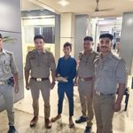 तमंचा-कारतूस लेकर घूम रहा था युवक, पुलिस को देखते ही लगा भागने! घेराबंदी कर दबोचा, जेब से निकला 12 बोर का देसी तमंचा