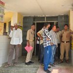 बाबा के दरबार में दर्शन से पहले थम गई पूर्व सैनिक की सांसें, बुढ़वा मंगल पर नीब करोरी धाम पहुंचे थे परिवार संग