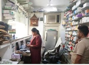 मेडिकल स्टोरों पर छापा, आठ दवाओं के सैंपल से मचा हड़कंप