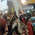 हर-हर महादेव के जयकारों से गूंजा फर्रुखाबाद, धूमधाम से निकली शिव बारात; काली अखाड़े के खतरनाक करतबों ने बांधा समां