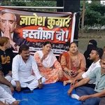 मुख्य चुनाव आयुक्त के इस्तीफे की मांग पर गरजी कांग्रेस! गांधी प्रतिमा के सामने धरना, लोकतंत्र को लेकर उठाए सवाल