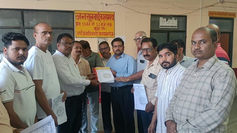 खाद्य सुरक्षा के नियमों से व्यापारियों को हो रही परेशानी! 15 सूत्रीय मांगों के साथ व्यापार मंडल ने भरी हुंकार, एसडीएम के माध्यम से दिल्ली भेजा ज्ञापन