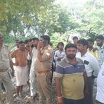 खेत में अंगौछे के सहारे फंदे पर लटका मिला 23 वर्षीय दुर्वेद्र का शव, धान की फसल और रुपये के लेनदेन से जुड़ी बात आई सामने; फॉरेंसिक टीम ने जुटाए साक्ष्य