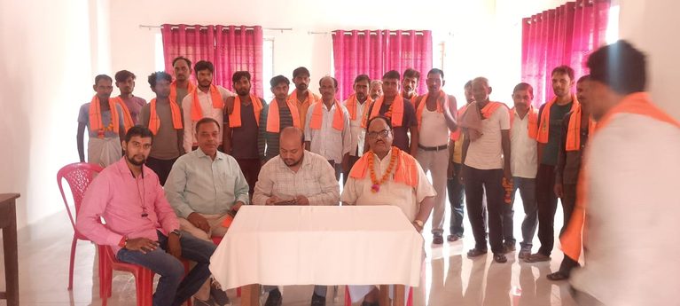 नवीन मंडी में किसानों और व्यापारियों का सम्मान, सचिव शैलेंद्र वर्मा ने किया सम्मानित; व्यापारी नेता आदेश अग्निहोत्री का अंगवस्त्र पहनाकर हुआ स्वागत