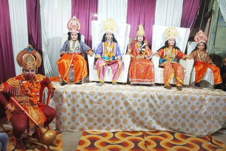 14 साल बाद प्रभु श्रीराम से मिले भरत, भावुक दृश्य देख छलक उठीं श्रद्धालुओं की आंखें! बाजार कला में देर रात तक उमड़ा आस्था का सैलाब