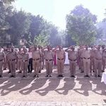 शहादत को सलाम! पुलिस लाइन में नम हुईं आंखें, एसपी आरती सिंह ने अमर शहीदों को पुष्पचक्र अर्पित कर किया नमन