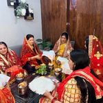 बादलों ने रोकी चांद की राह, सुहागिनों का थमा रहा इंतजार! रात 10:05 बजे हुए चंद्रदेव के दीदार, फिर पतियों के चेहरे देखकर खोला व्रत